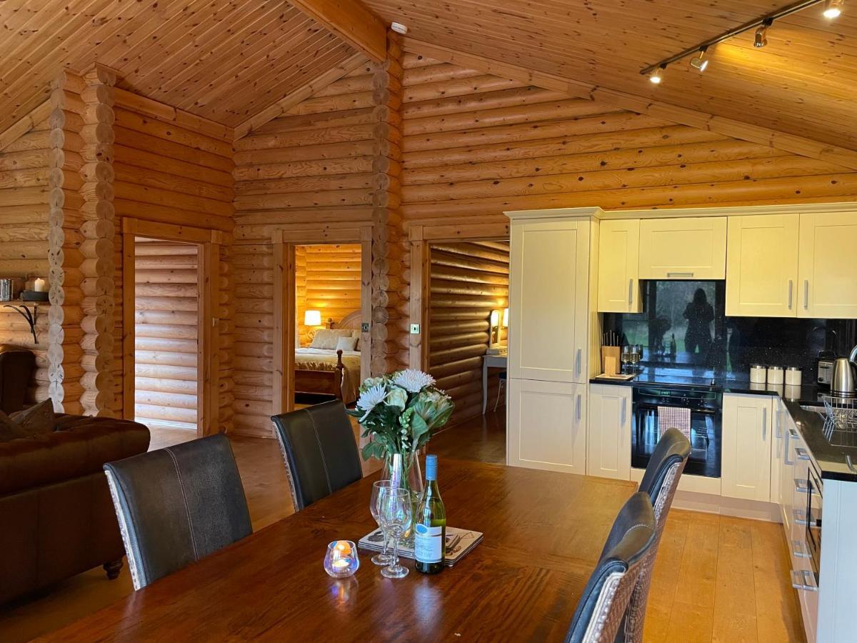 Strathisla - Luxury Two Bedroom Log Cabin With Private Hot Tub & Sauna Berwick Upon Tweed Exterior photo